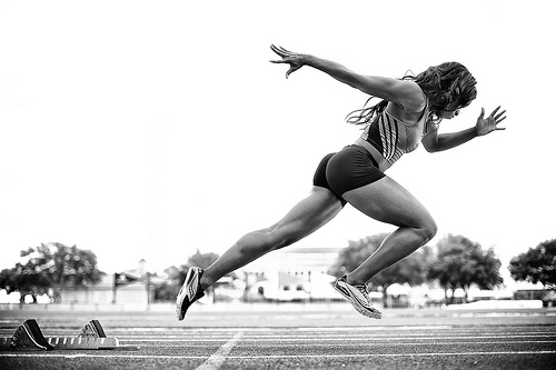 woman-sprinting-best-cardio-for-glutes